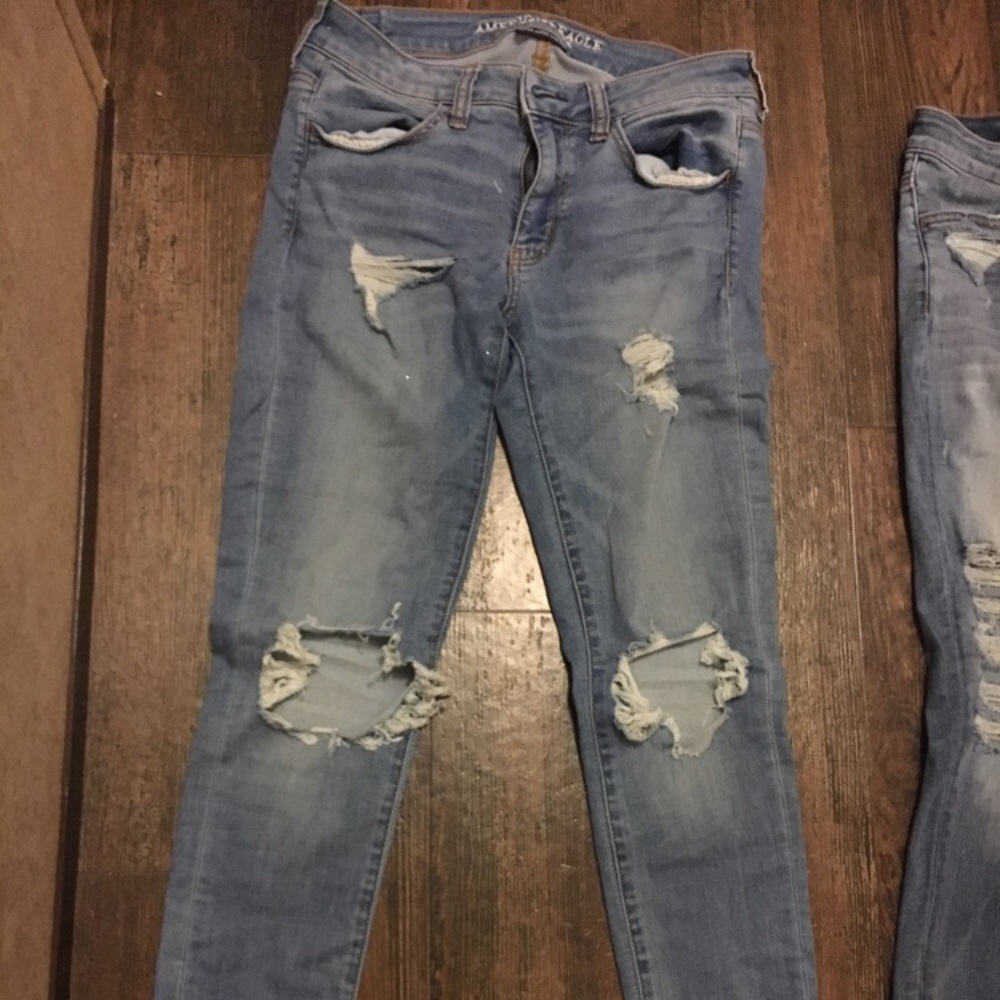 American eagle size 8 distressed skinny leg jeans